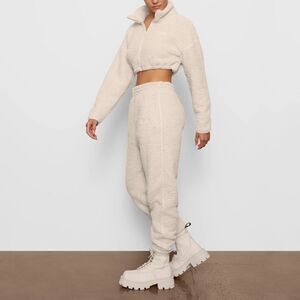 NWT SKIMS TEDDY JOGGERS BONE